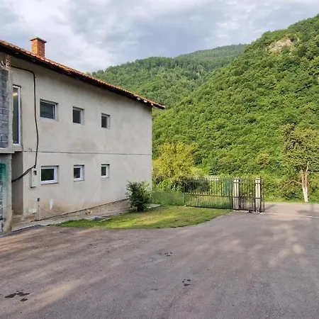 House Najla Sa Bazenom 100% Private , * Jajce